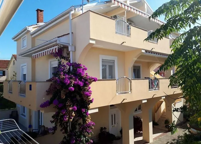 Apartments Mira
