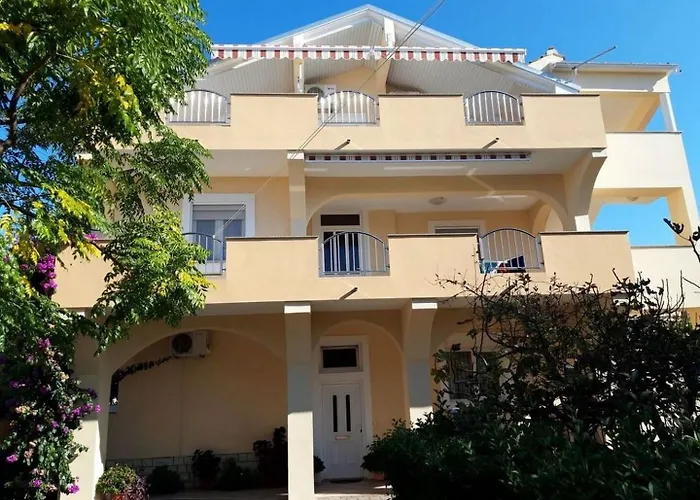 Apartments Mira