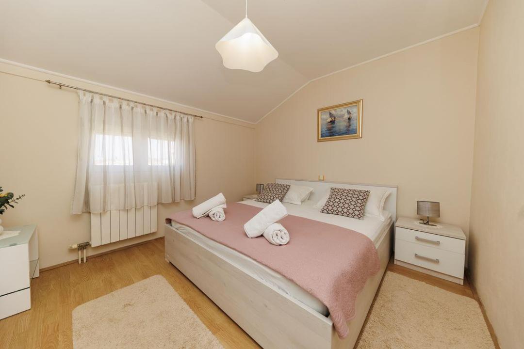 Mira Apartment *